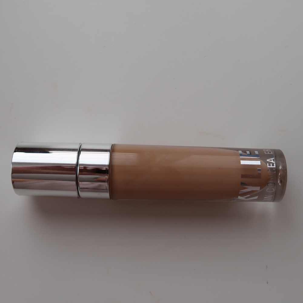 Kylie Cosmetics skin concealer